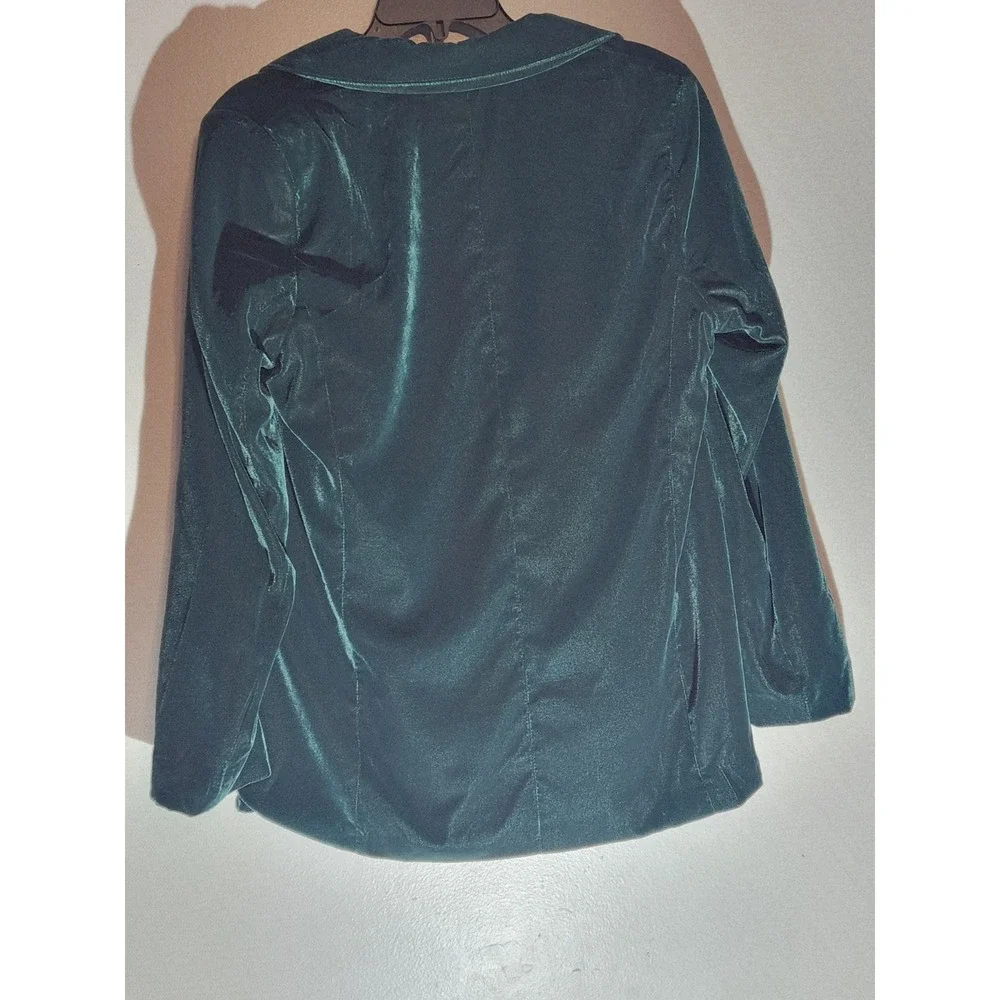 Gibson & Latimer Velvet Notch Lapel Front Coordinating Blazer in Green Size: MED